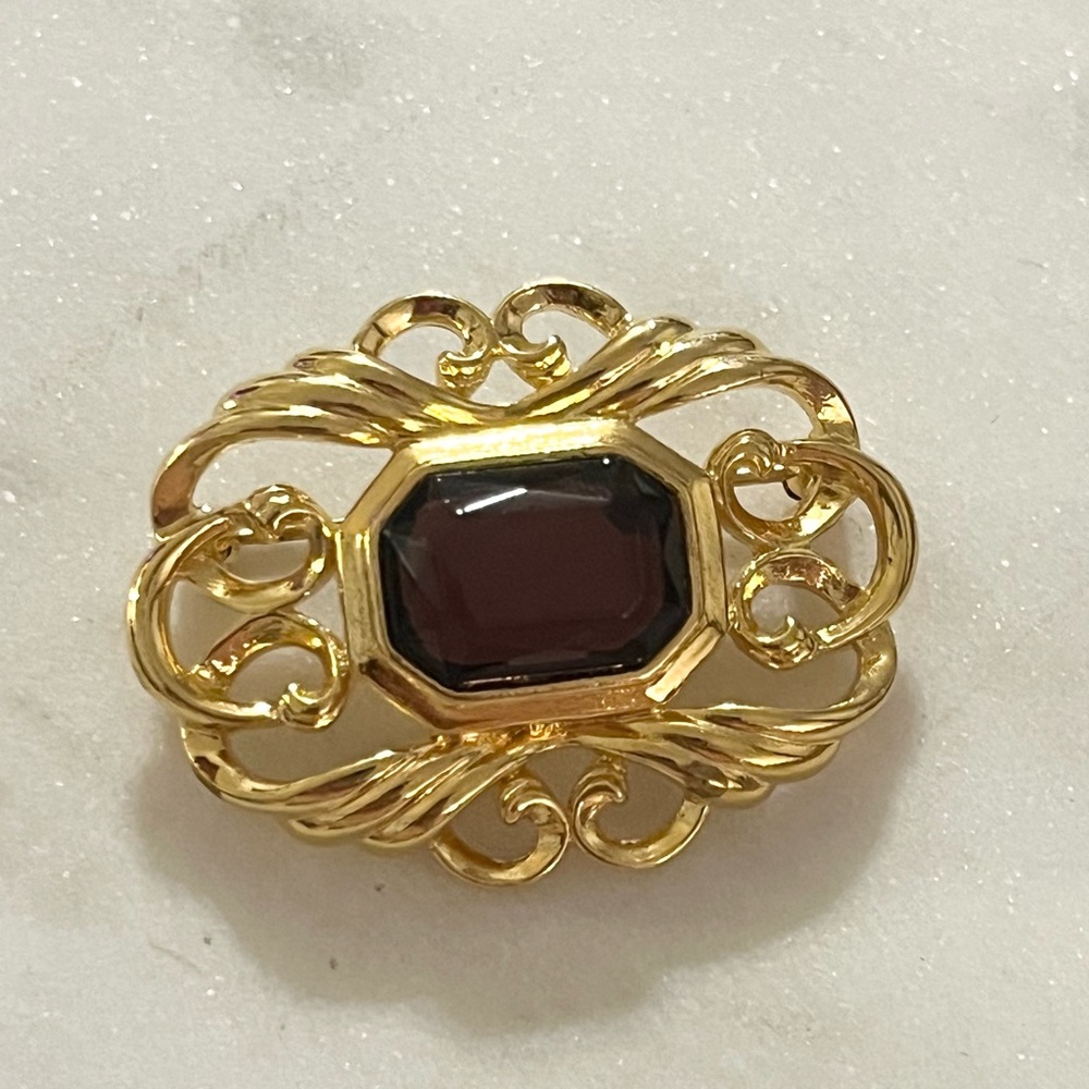 Vintage Gold Tone Amethyst Purple Glass Stone Brooch Pin